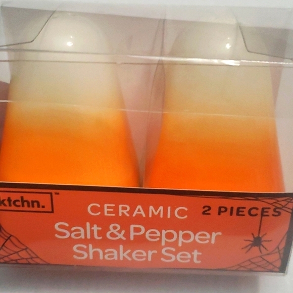 Candy Corn Themed Ceramic Salt & Pepper Shaker Set - Picture 1 of 3